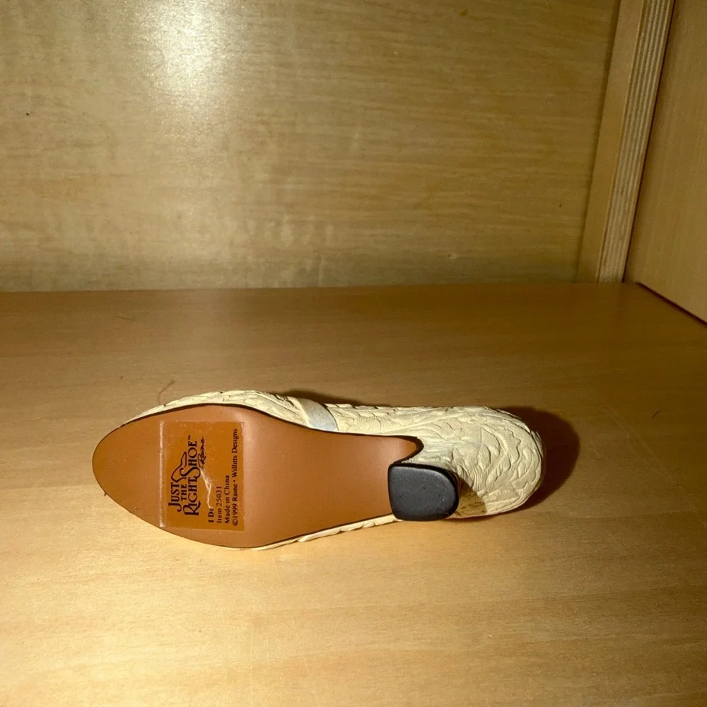 Just The Right Shoe includes shower